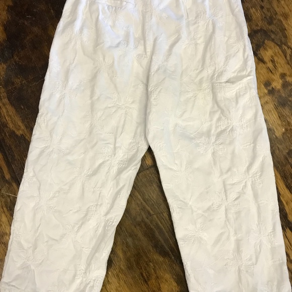 Chico’s White Capri pants - Picture 6 of 6